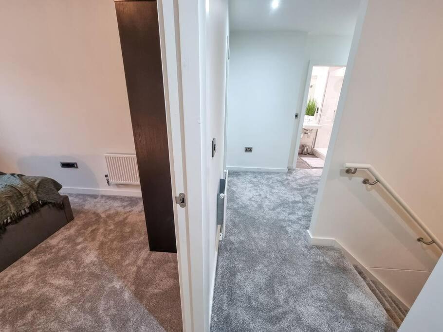 Stunning 4-Bedroom Townhouse With Free Parking Manchester Exterior photo