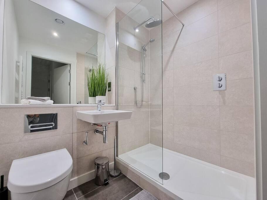 Stunning 4-Bedroom Townhouse With Free Parking Manchester Exterior photo